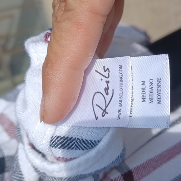 Rails Hunter Navy and White Plaid Flannel Button Up M - Picture 6 of 8